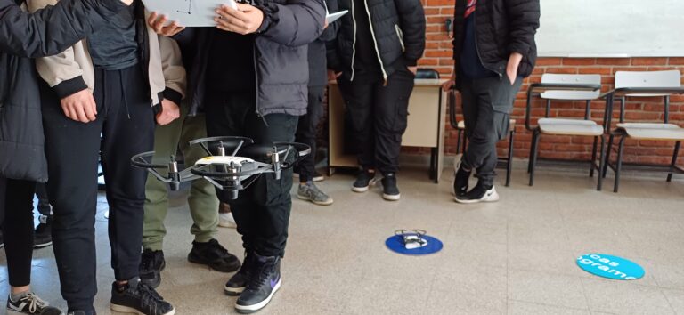 Lee más sobre el artículo Capacitación en uso de Drones impartida por CEILAB